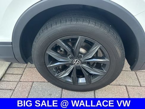 Certified 2024 Volkswagen Tiguan SE FWD image 11