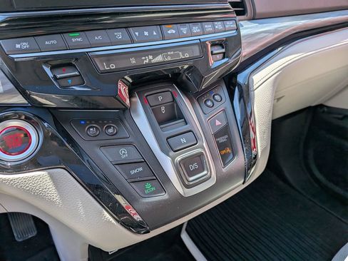 Used 2025 Honda Odyssey Elite image 21