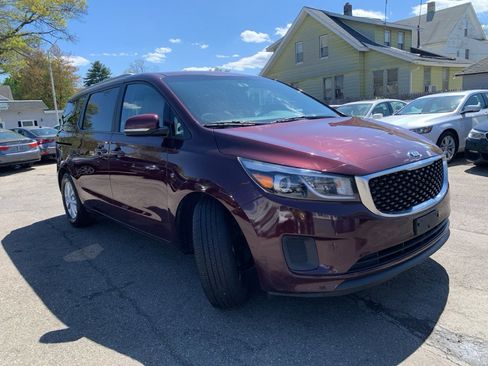 Used 2016 Kia Sedona LX w/ LX Convenience Package FWD image 3