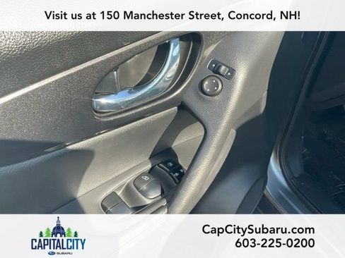 Used 2018 Nissan Rogue S AWD/4WD image 12