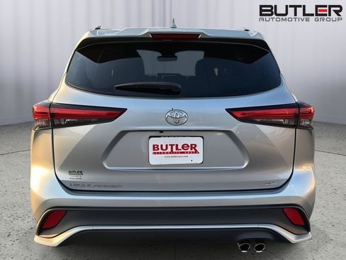 Used 2023 Toyota Highlander XSE FWD image 5