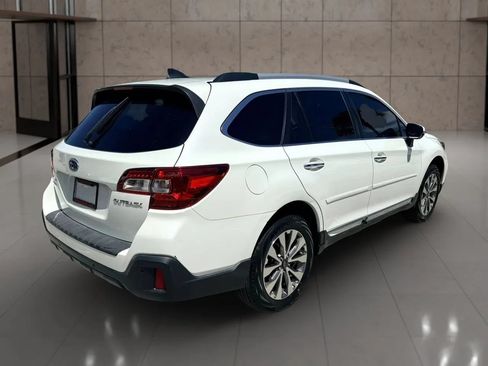 Used 2019 Subaru Outback 2.5i Touring AWD/4WD image 3