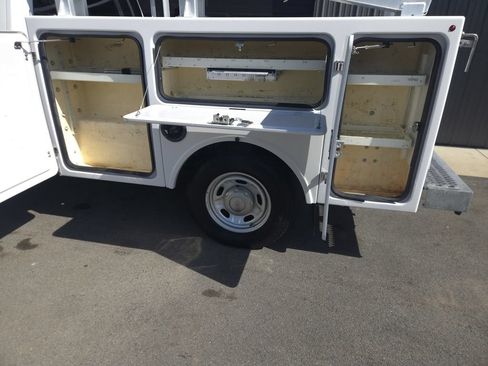 Used 2017 Ford F250 XL w/ Power Equipment Group RWD image 4