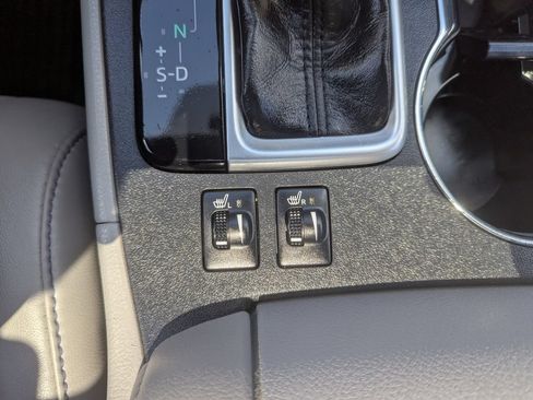 Used 2018 Toyota Highlander XLE AWD/4WD image 28