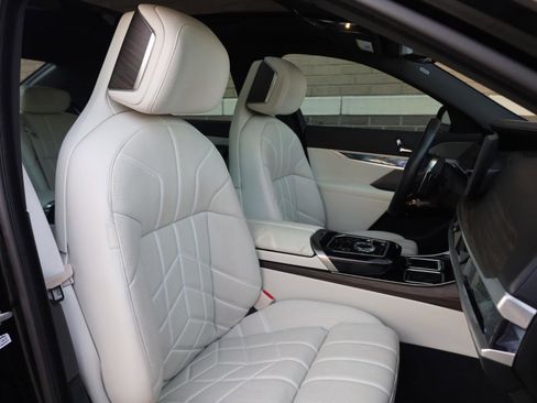Used 2023 BMW 740i RWD image 28