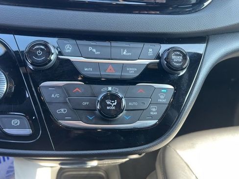 Used 2025 Chrysler Pacifica Select FWD image 22