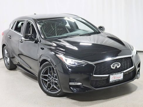 Used 2018 INFINITI QX30 Sport w/ Leather Package FWD image 6