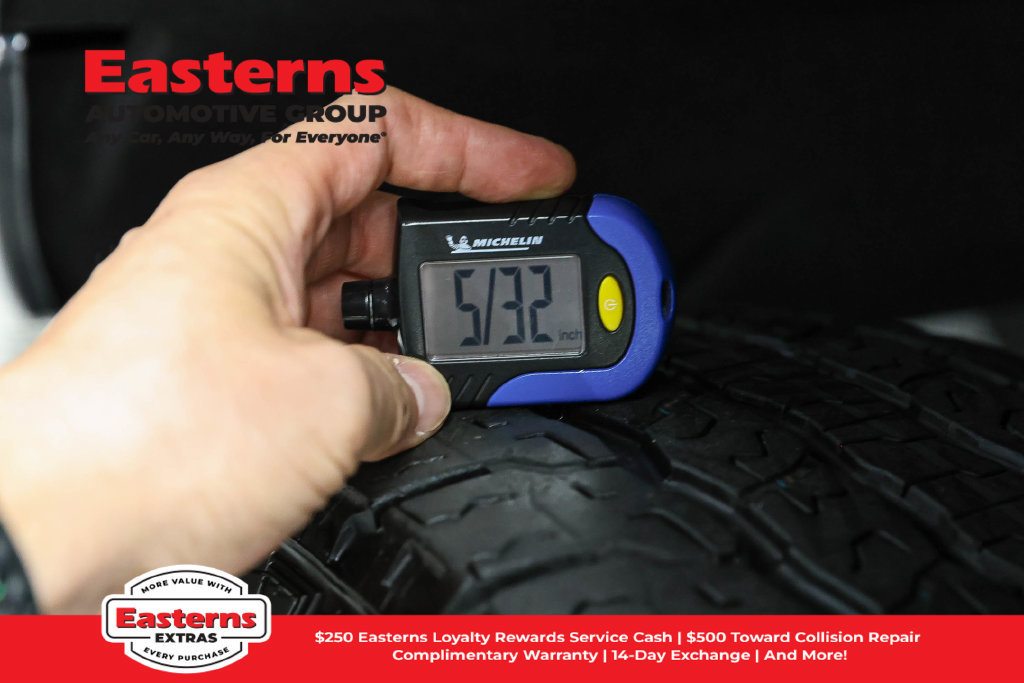 Used 2024 Chevrolet Silverado 1500 LT AWD/4WD image 30