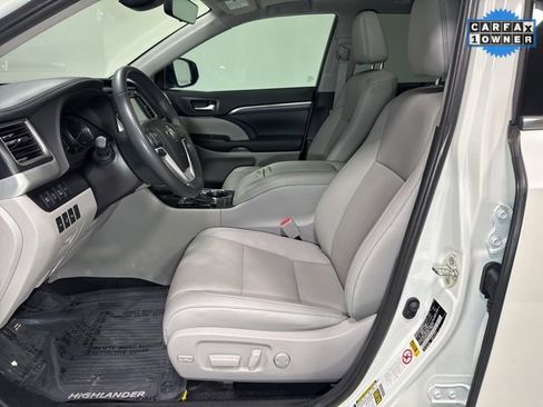 Used 2019 Toyota Highlander Limited image 15