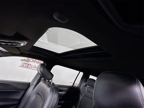 Used 2023 Jeep Grand Cherokee L Altitude image 11