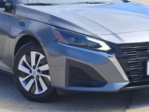 Used 2025 Nissan Altima 2.5 S FWD image 3