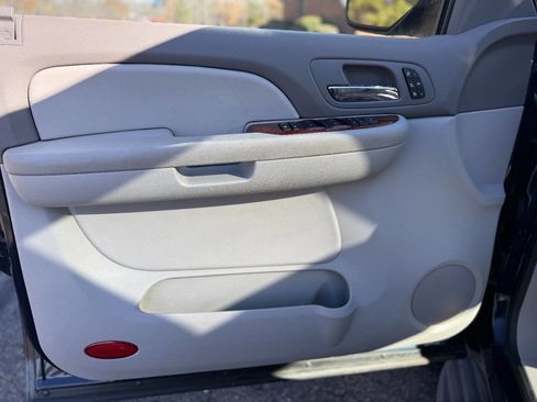 Used 2009 Chevrolet Tahoe LTZ image 9