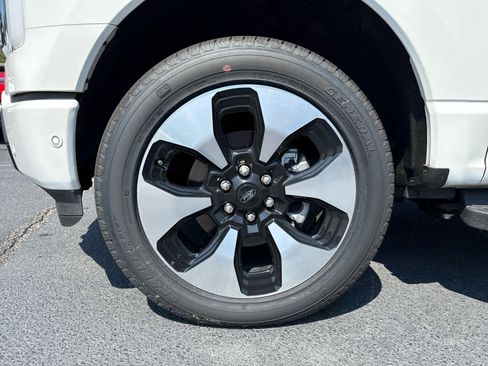 New 2023 Ford F150 Lightning Platinum image 42
