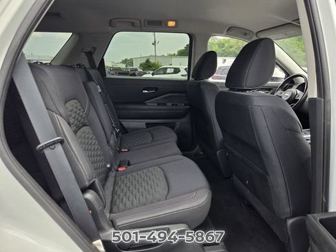 Used 2022 Nissan Pathfinder SV AWD/4WD image 16