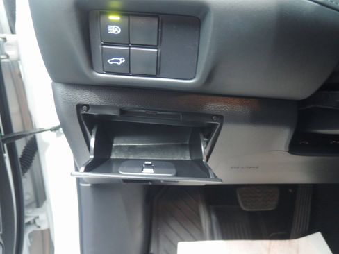 Used 2022 Toyota Highlander LE image 23