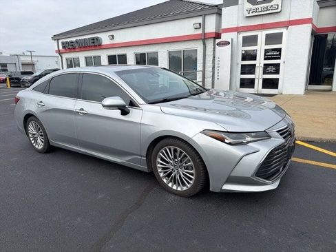 Used 2019 Toyota Avalon Limited image 1