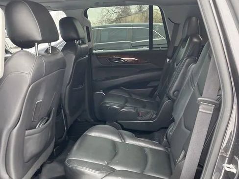 Used 2018 Cadillac Escalade Luxury image 12