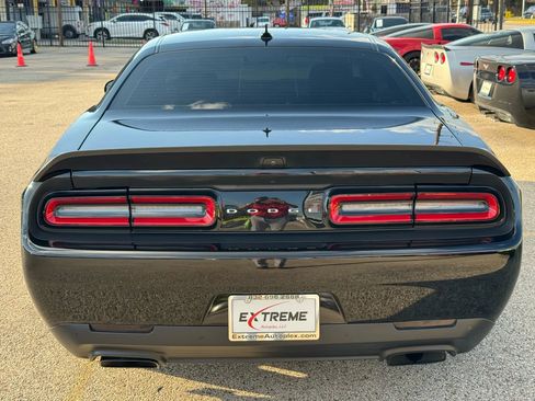 Used 2019 Dodge Challenger SRT Hellcat Redeye image 5