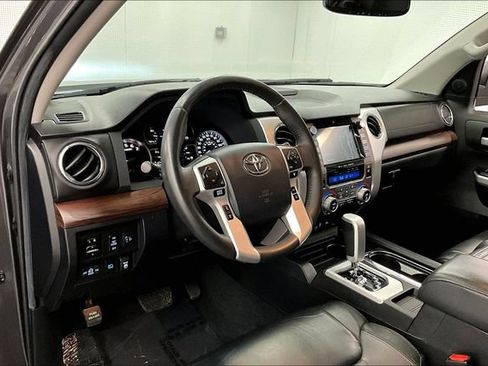 Used 2020 Toyota Tundra Limited w/ Limited Premium Package AWD/4WD image 17