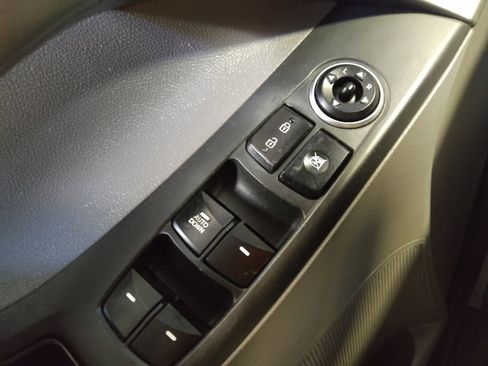 Used 2016 Hyundai Elantra SE image 27