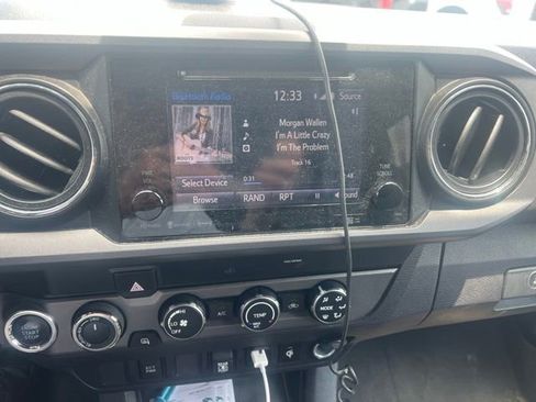 Used 2019 Toyota Tacoma TRD Sport AWD/4WD image 8