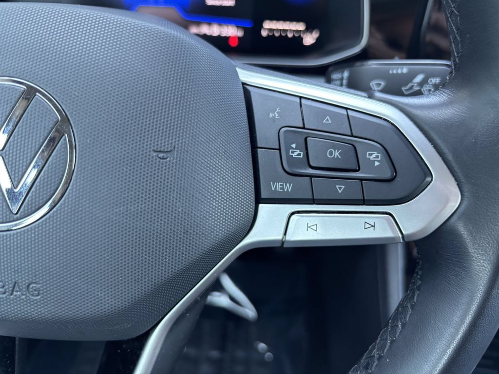 Used 2025 Volkswagen Jetta SE FWD image 14