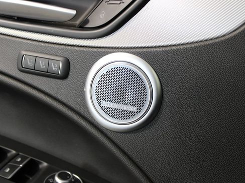 Used 2023 Alfa Romeo Stelvio Veloce AWD/4WD image 19