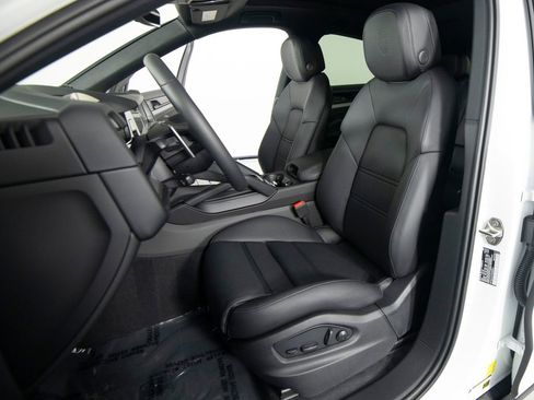 New 2026 Porsche Cayenne S image 5