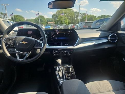 Used 2025 Chevrolet Trax LT w/ Driver Confidence Package FWD image 13