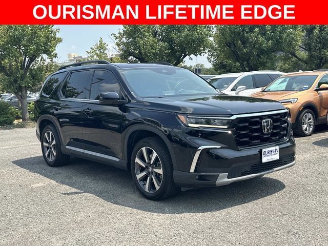 Used 2025 Honda Pilot Touring image 1