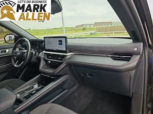 Used 2025 Ford Explorer ST-Line w/ ST-Line Street Pack AWD/4WD image 28