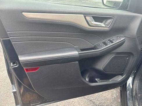 Used 2022 Ford Escape SEL image 15