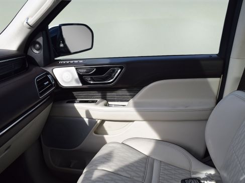 Used 2022 Lincoln Navigator Black Label image 18