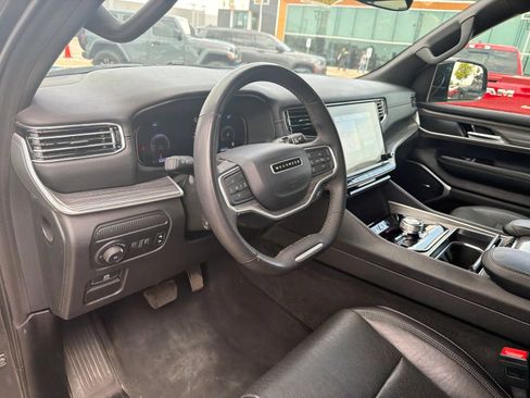 Used 2024 Jeep Wagoneer Series II AWD/4WD image 11