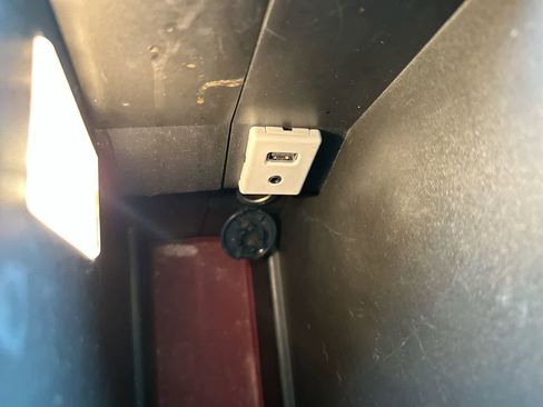 Used 2017 Chevrolet Equinox LT w/ Convenience Package image 32