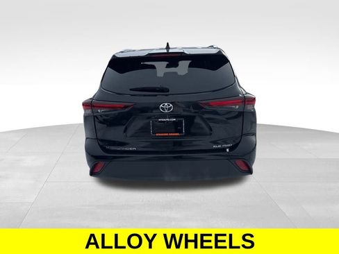 Used 2024 Toyota Highlander XLE image 4