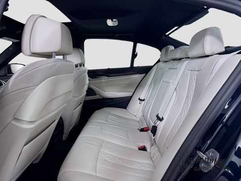 Used 2023 BMW M550i xDrive w/ Executive Package image 27