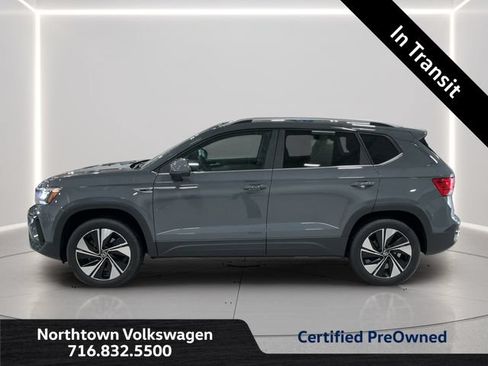 Used 2023 Volkswagen Taos SE AWD/4WD image 2