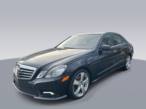 Used 2010 Mercedes-Benz E 350 4MATIC Sedan image 7