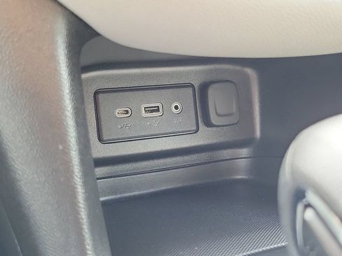 Used 2023 Chevrolet Equinox LT FWD image 27