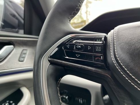 Used 2023 Jeep Grand Cherokee Overland image 12