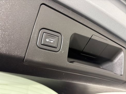 Used 2024 Cadillac XT4 Premium Luxury image 37