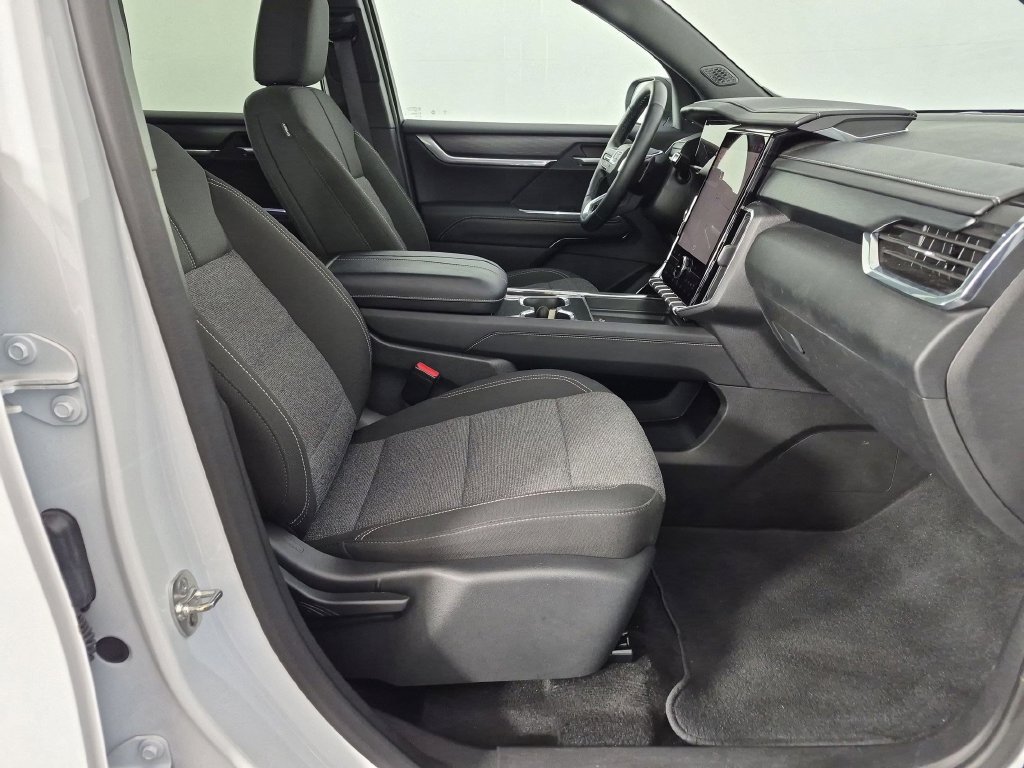 Certified 2025 GMC Acadia Elevation FWD image 36