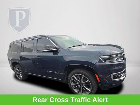 Used 2023 Jeep Wagoneer Series III w/ Premium Group I AWD/4WD image 4