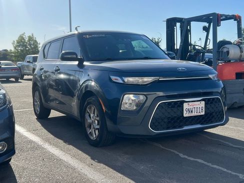 Used 2021 Kia Soul S FWD image 2