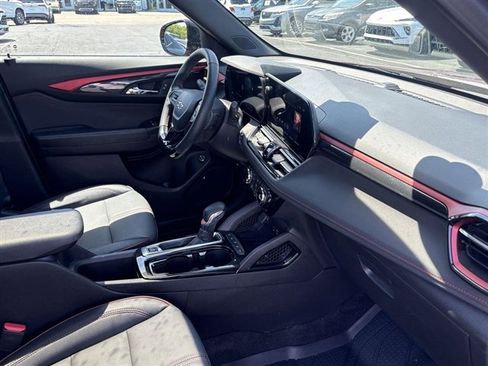 Used 2025 Chevrolet TrailBlazer RS w/ Convenience Package AWD/4WD image 28