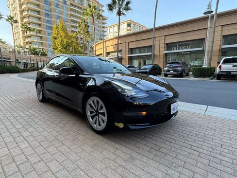 Used 2023 Tesla Model 3 Standard Range image 2