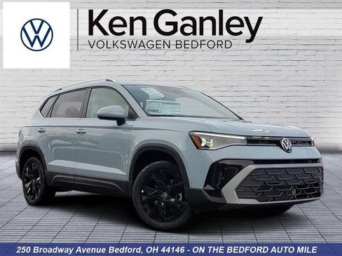New 2026 Volkswagen Taos SE FWD image 1