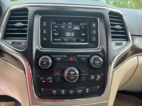 Used 2016 Jeep Grand Cherokee Limited AWD/4WD image 14