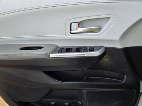 Used 2025 Toyota Sienna XLE image 21